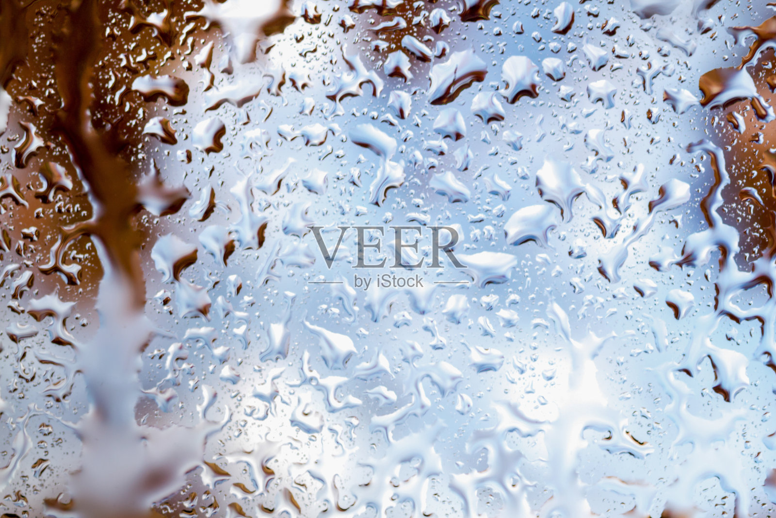 水滴在玻璃上照片摄影图片