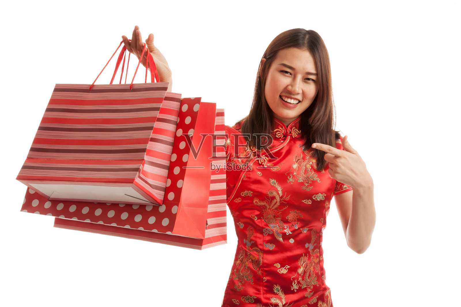 亚洲女孩穿着中国旗袍和购物袋。照片摄影图片