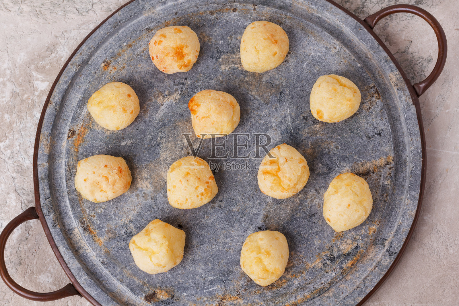 烤盘上的巴西小吃奶酪面包照片摄影图片