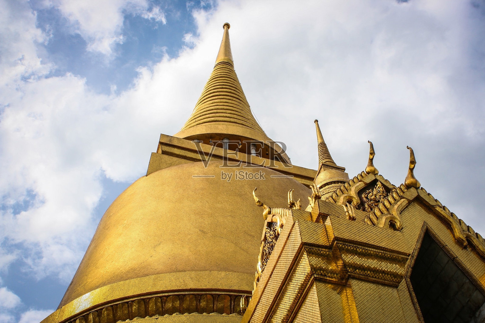 优雅的金色宝塔照片摄影图片