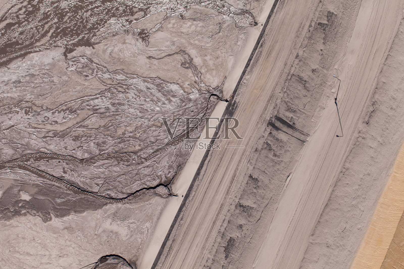 工业废料水库的鸟瞰图照片摄影图片