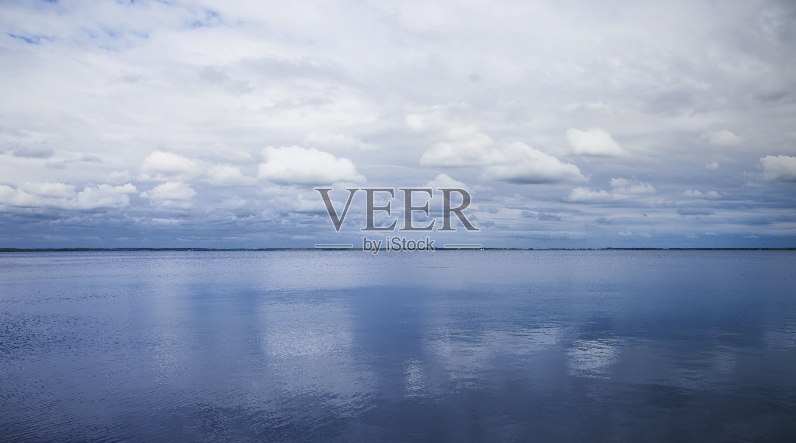 反射云照片摄影图片