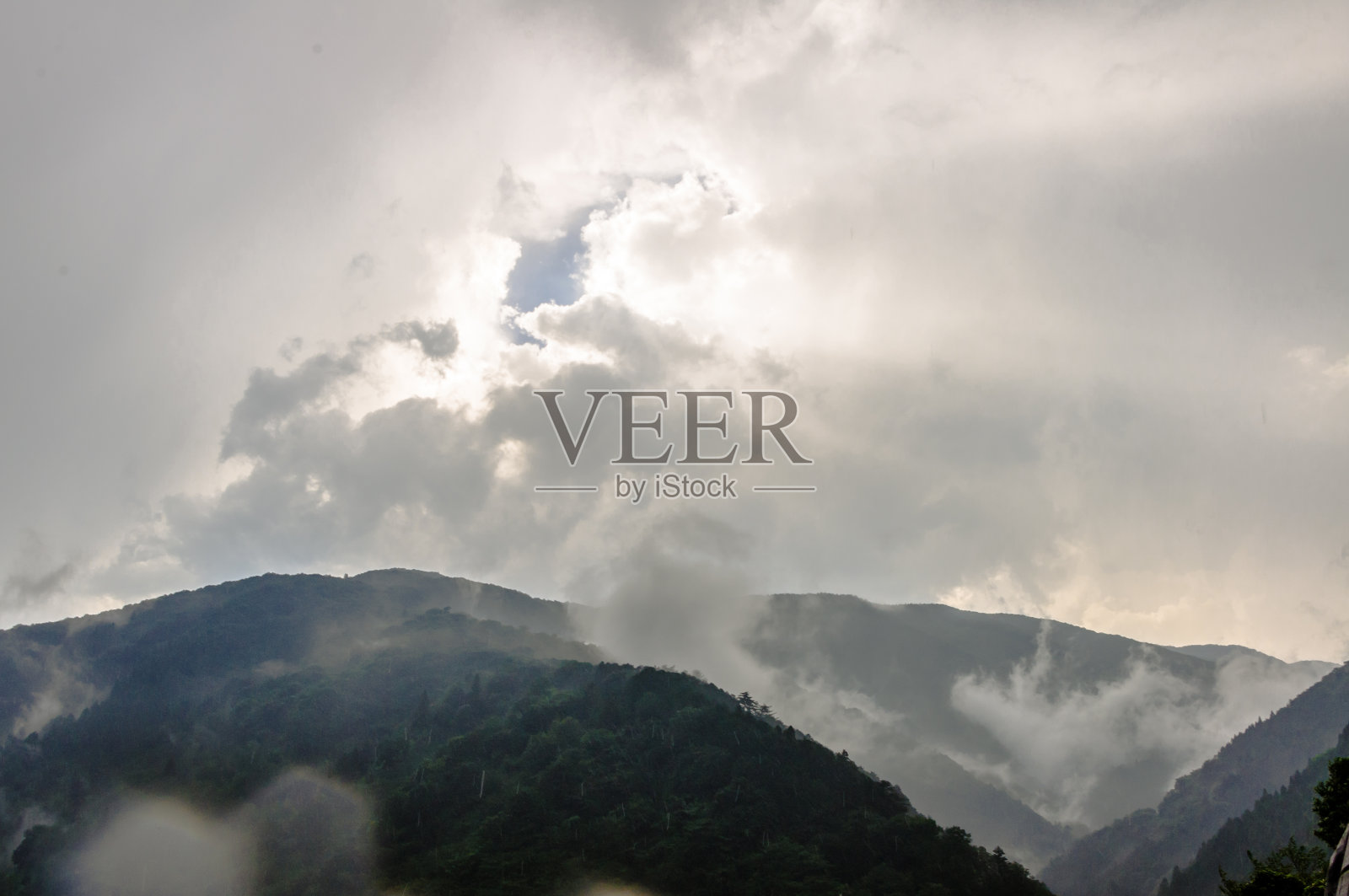 多云的天空。靠近云，阳光照片摄影图片