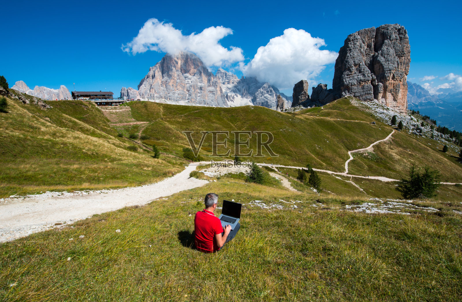 工作中的商人照片摄影图片