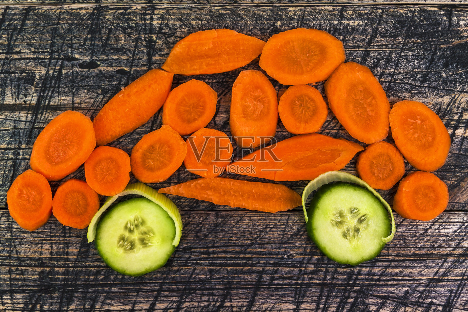 汽车汽车车辆蔬菜早板木制胡萝卜黄瓜照片摄影图片