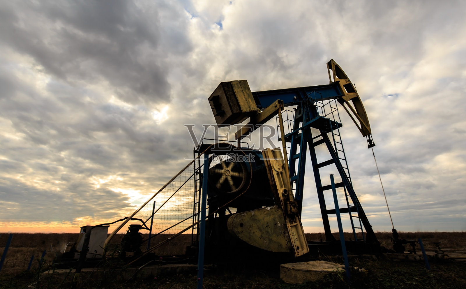 经营油气井照片摄影图片