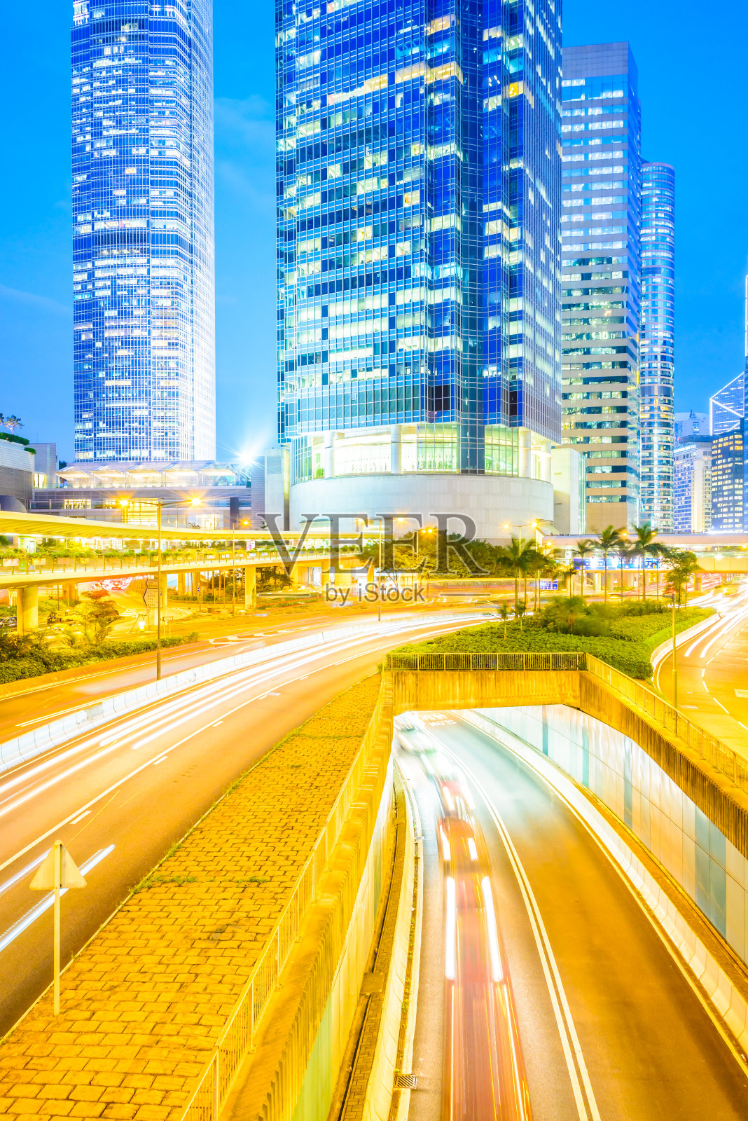 香港夜间的交通灯照片摄影图片