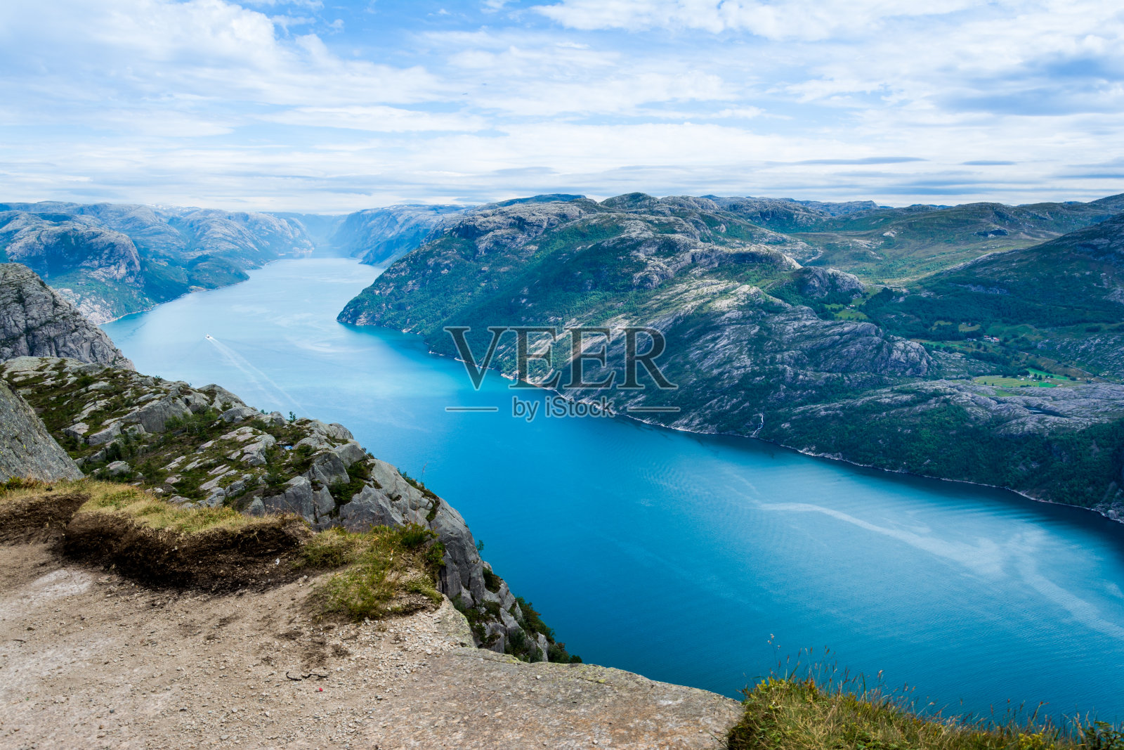 在吕瑟峡湾的教堂里照片摄影图片