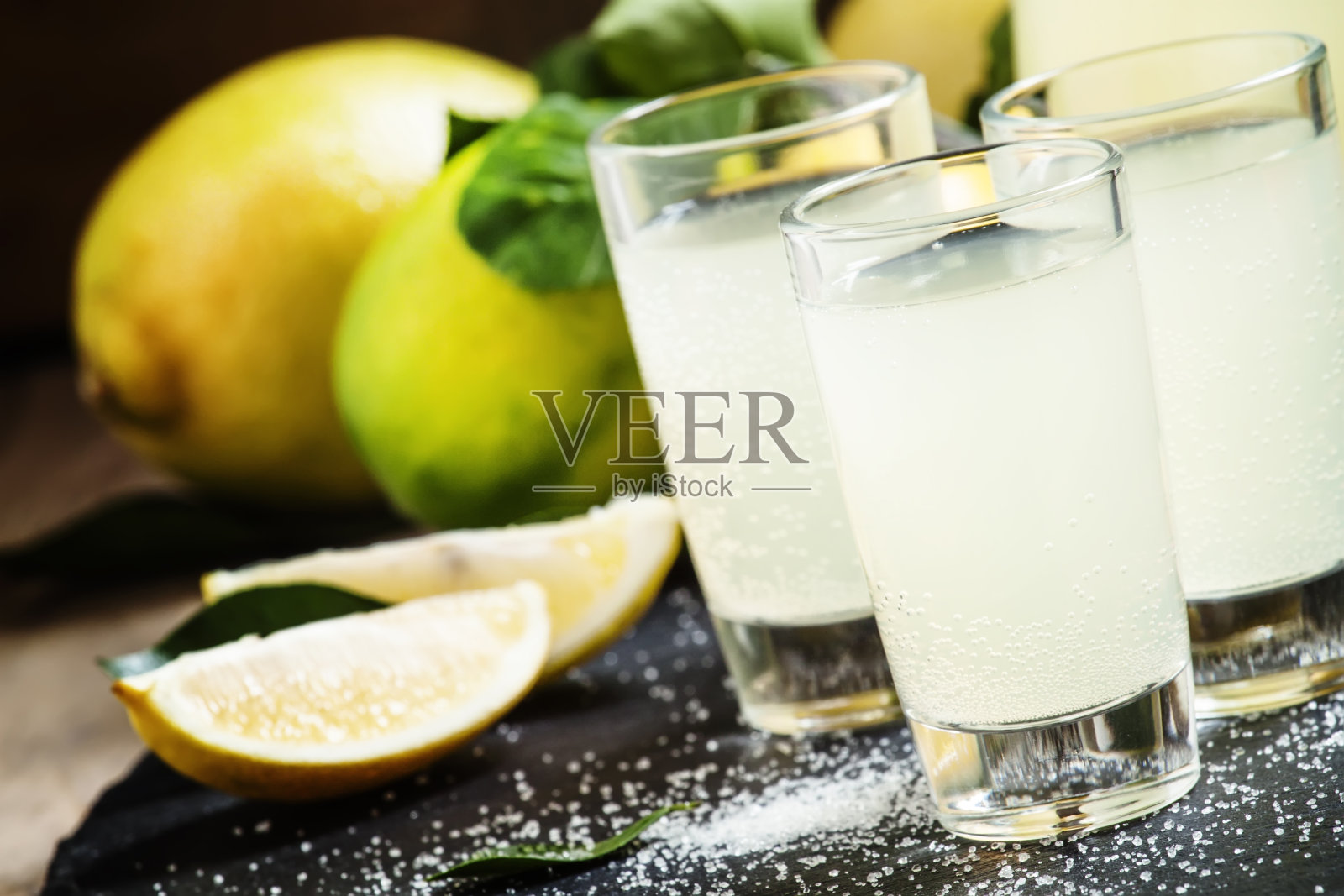 自制柠檬汁，酸橙汁照片摄影图片