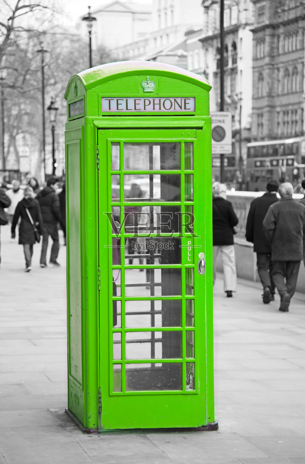 伦敦传统的红色电话亭。照片摄影图片
