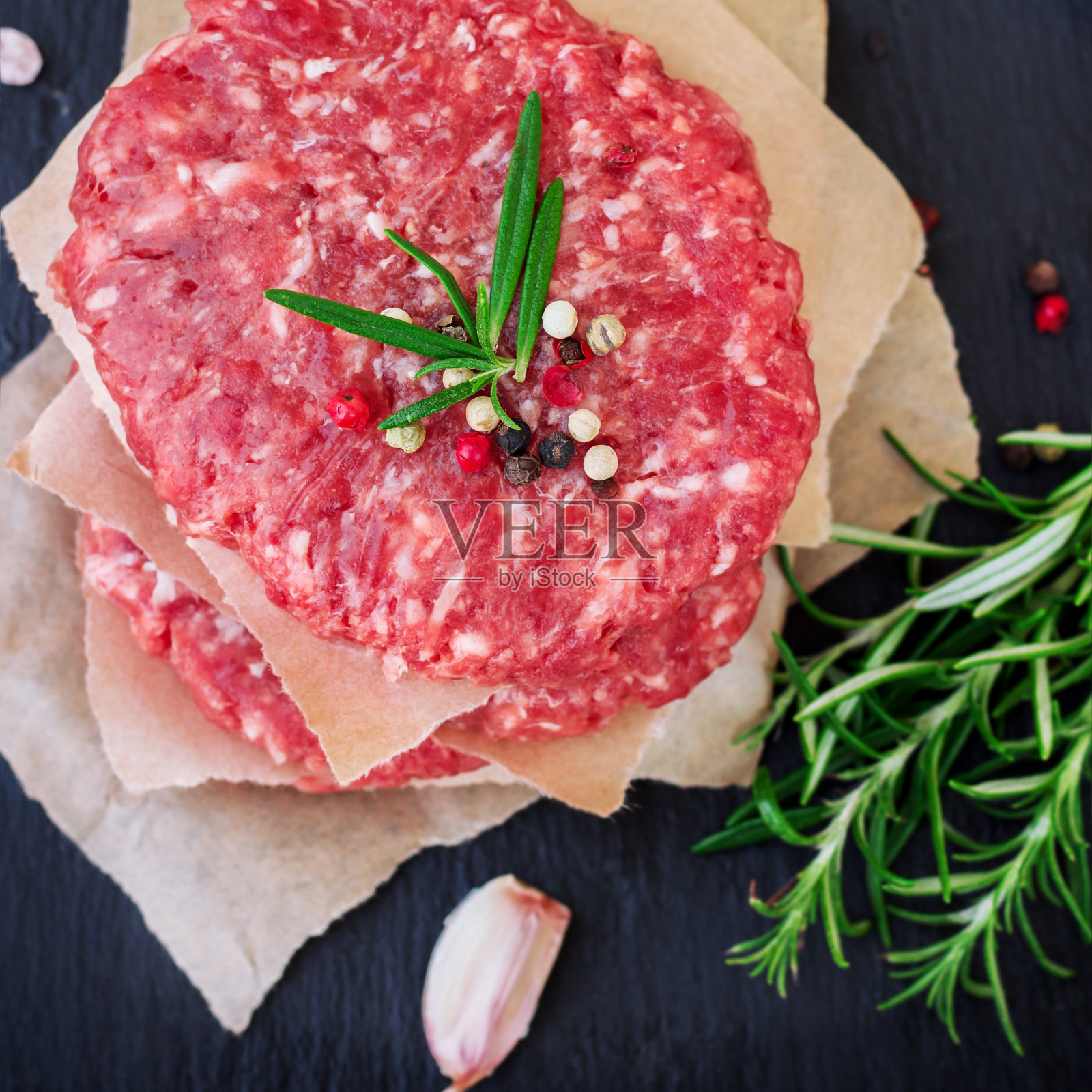 新鲜的生汉堡肉片照片摄影图片