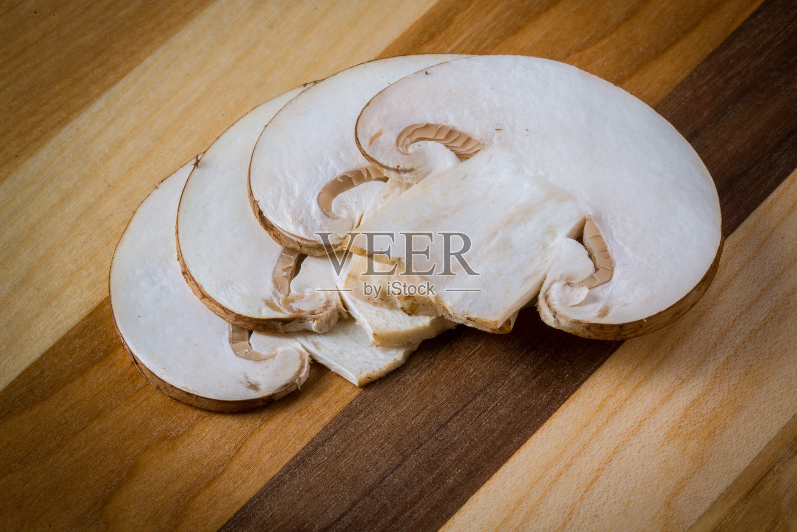 近距离微距拍摄的小蘑菇照片摄影图片