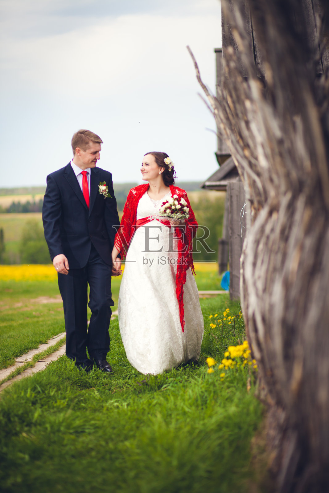 浪漫婚礼的夫妇照片摄影图片