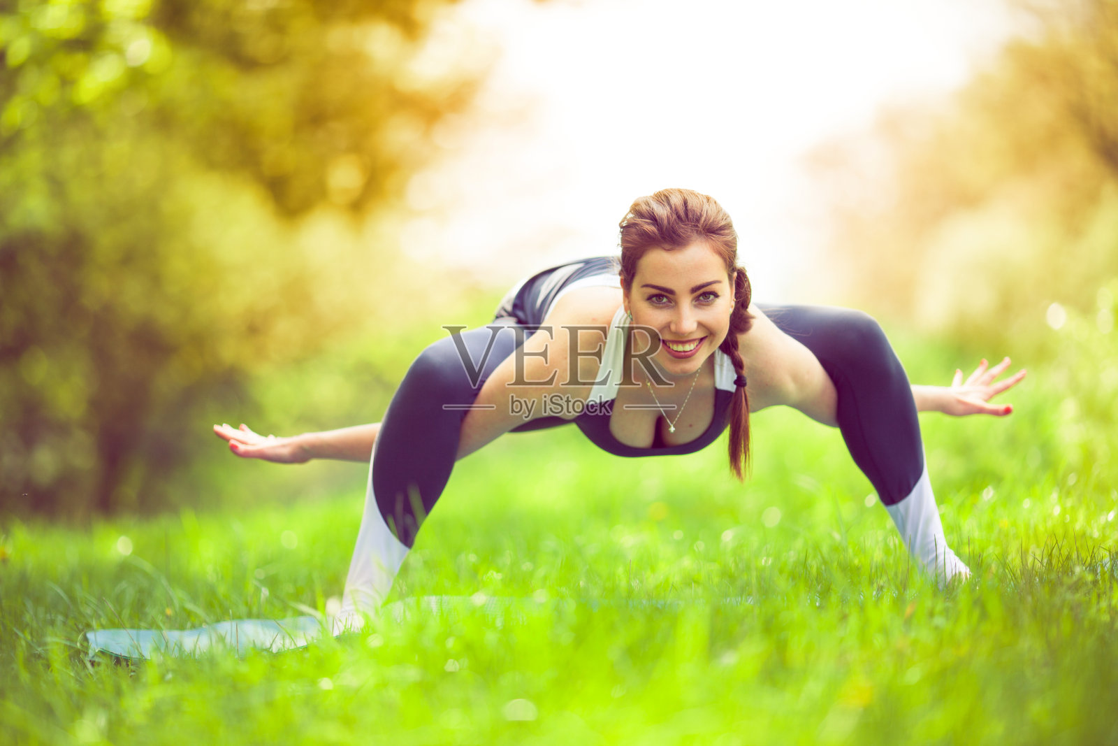 年轻的女人照片摄影图片