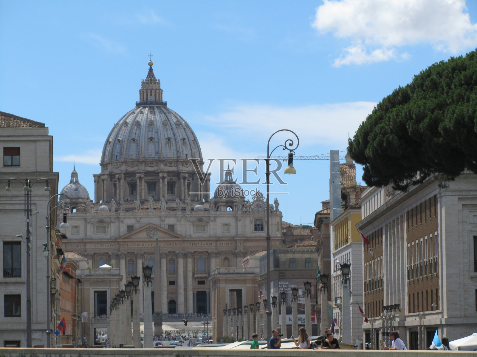 罗马，圣彼得广场，梵蒂冈教皇大教堂照片摄影图片