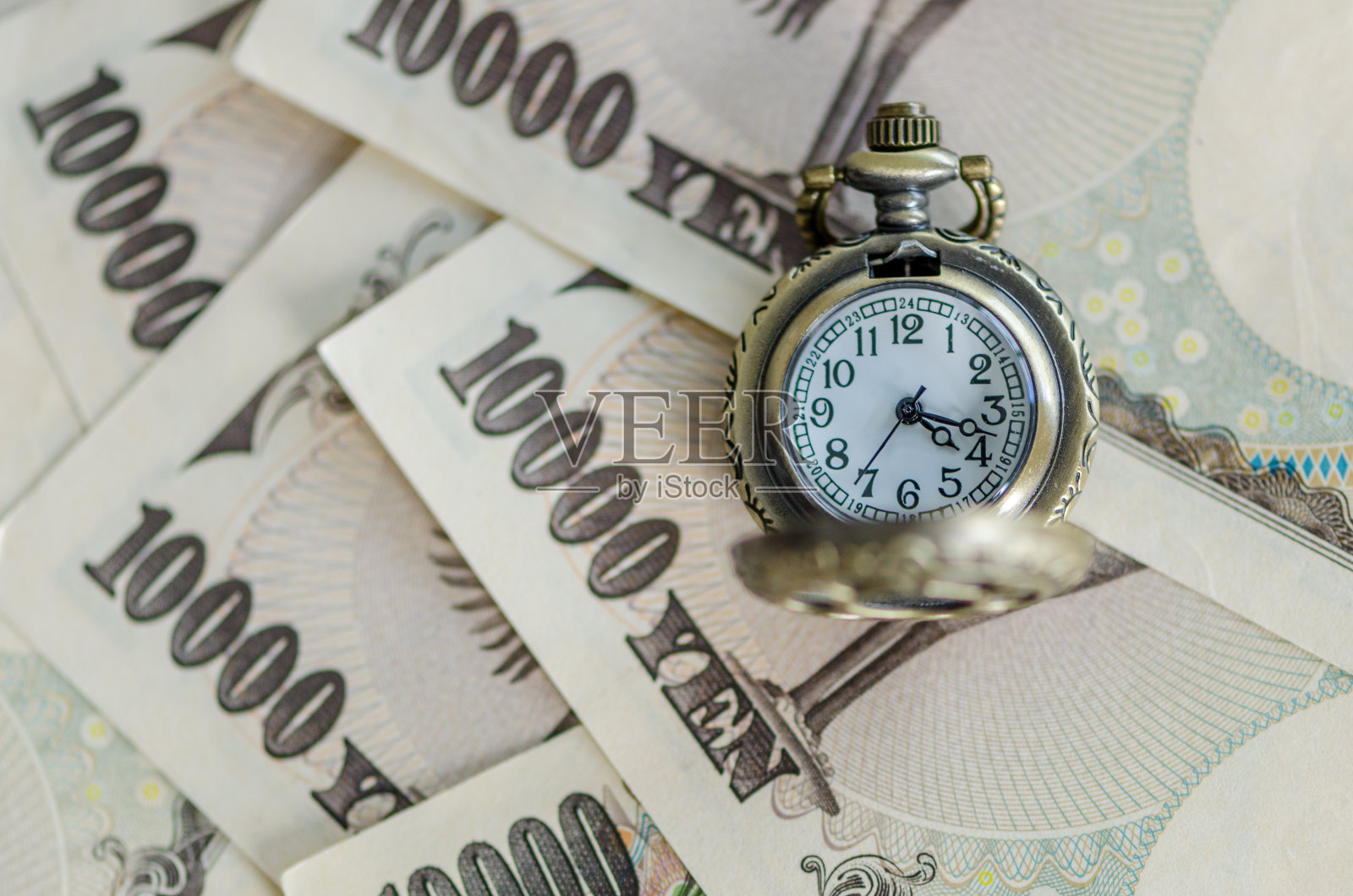 花在赚钱上的时间(时间就是金钱)照片摄影图片