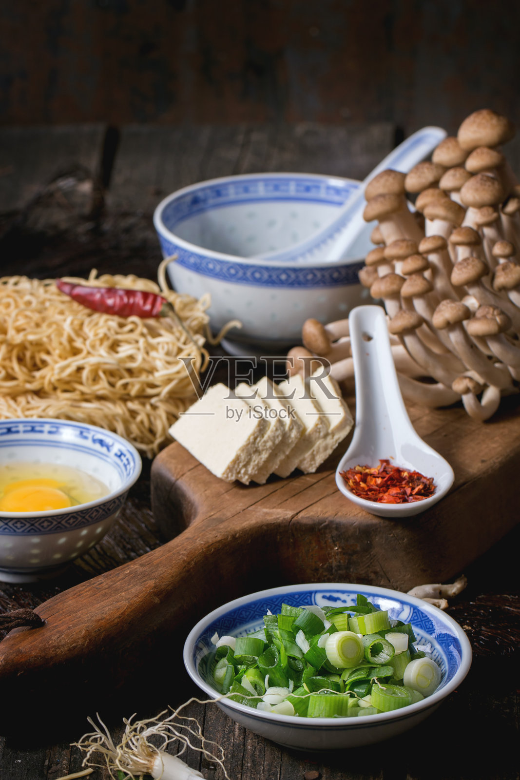 亚洲汤拉面的配料照片摄影图片