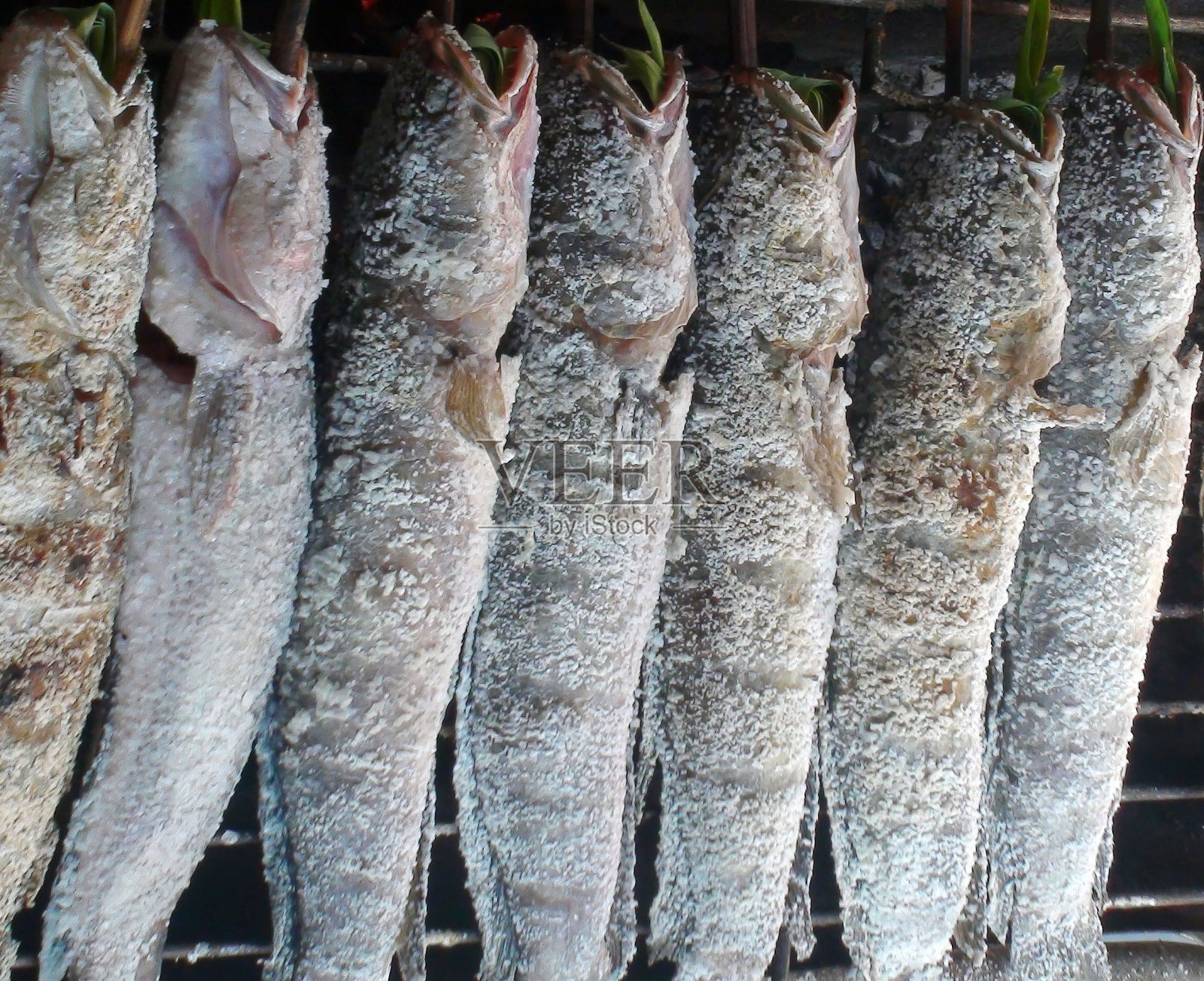 曼谷，泰国，亚洲，盐皮烤鱼照片摄影图片