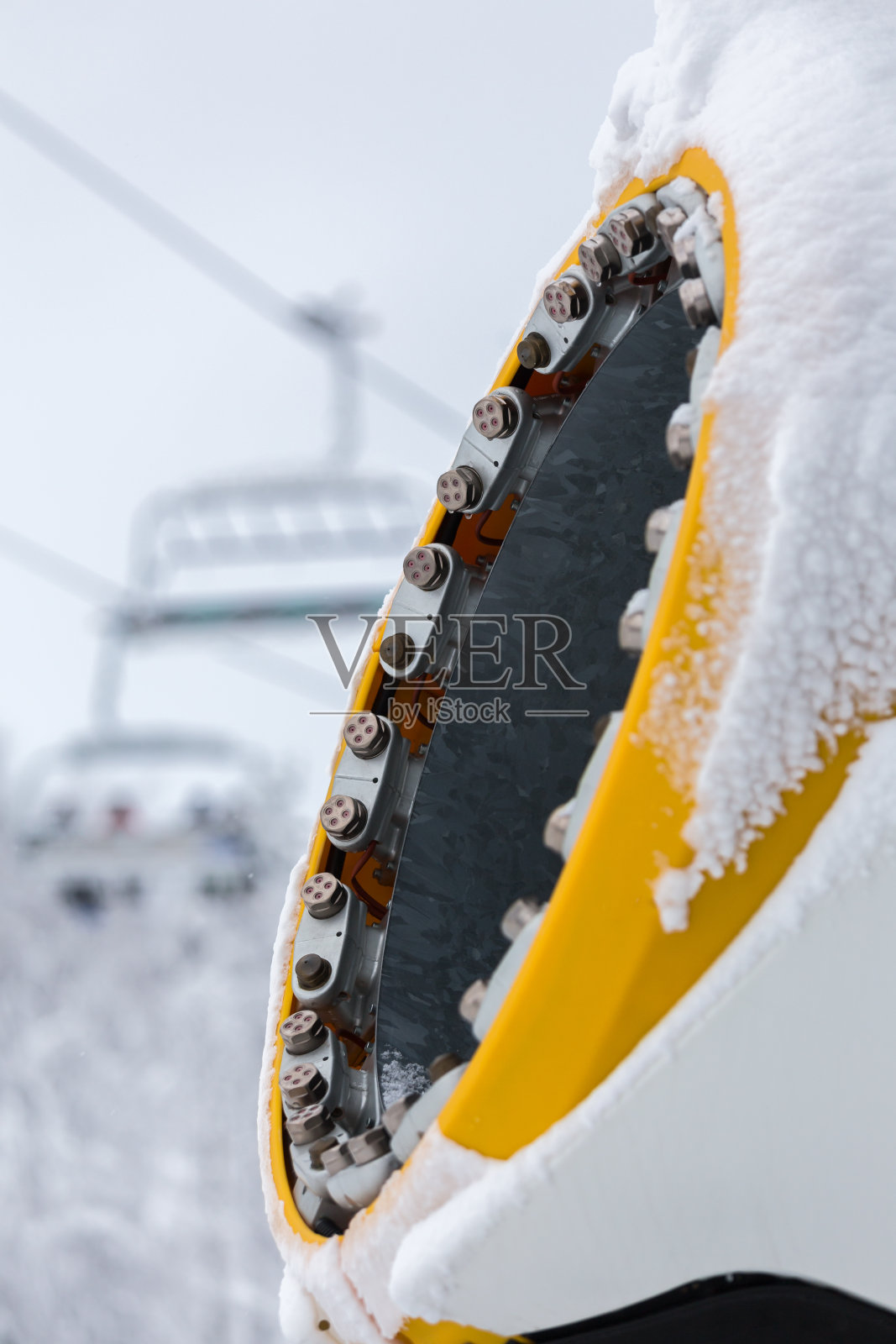 滑雪胜地的雪炮照片摄影图片