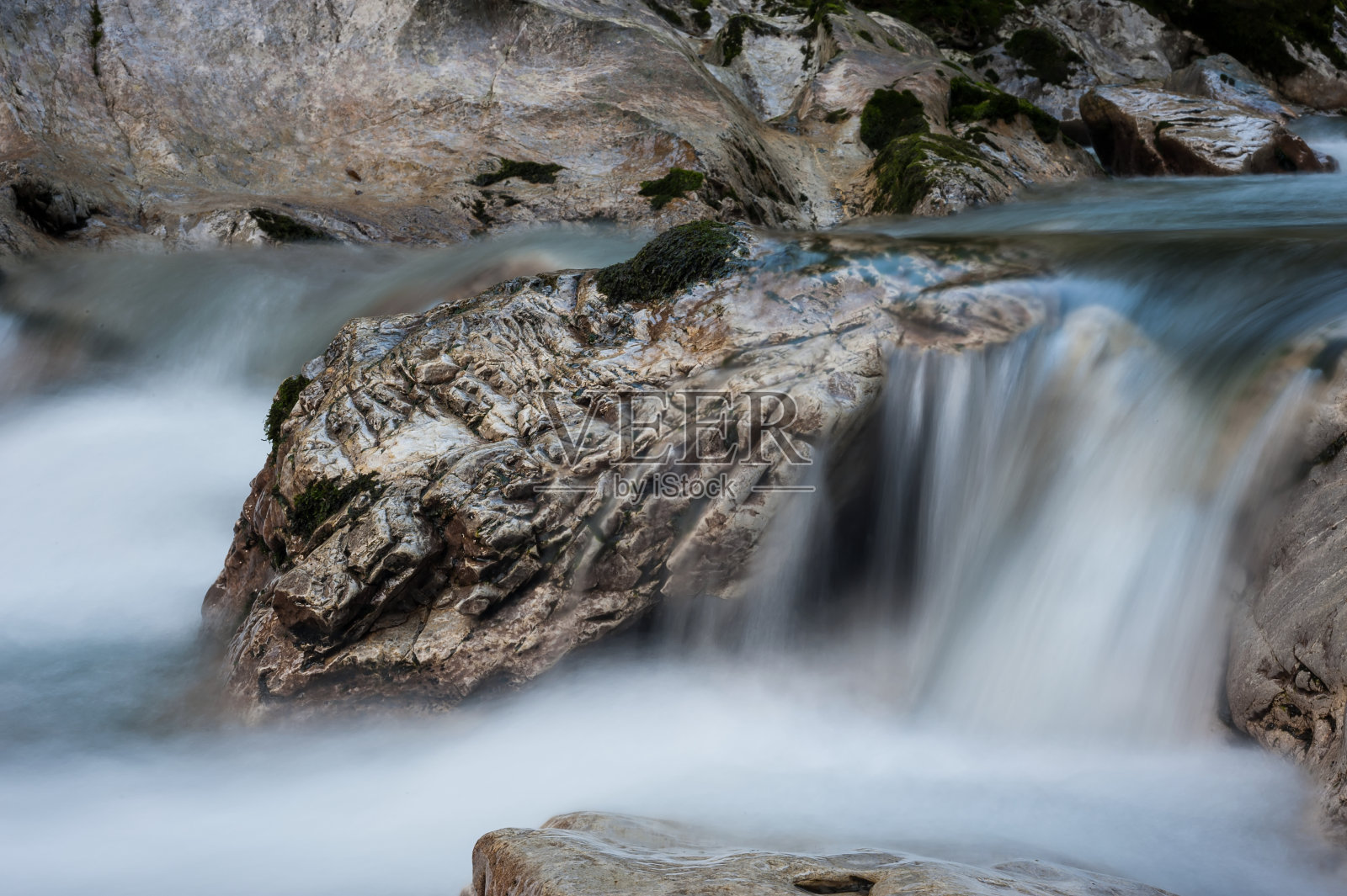 附近的岩石照片摄影图片