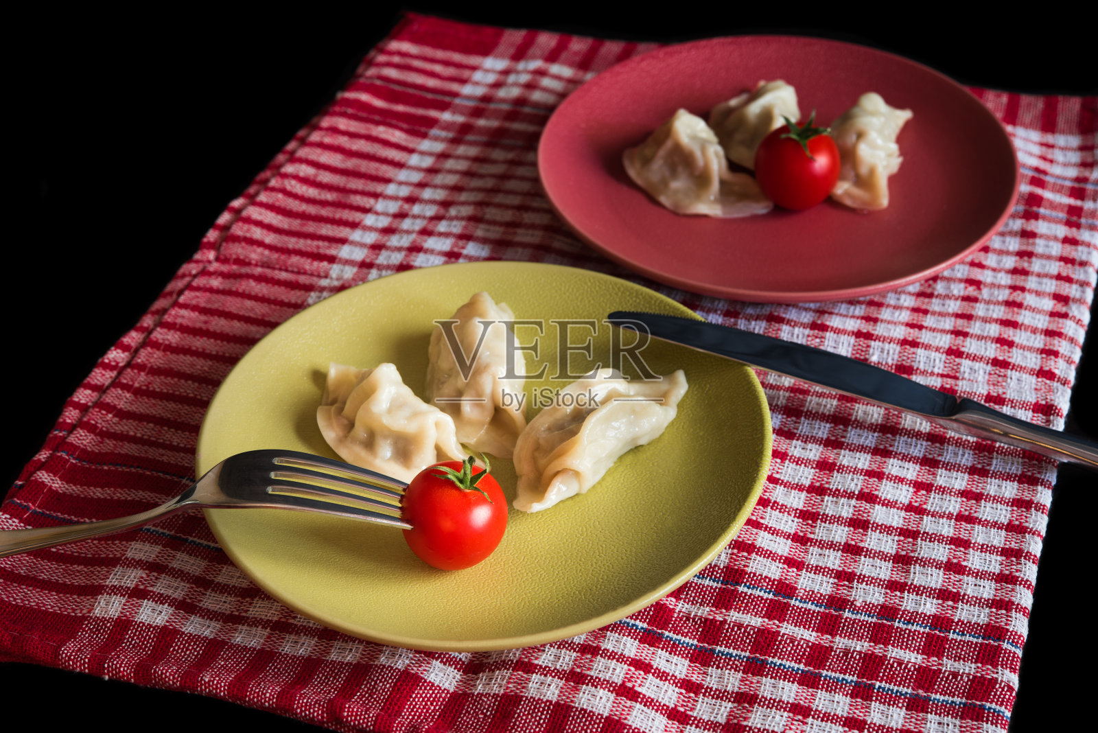 番茄蒸中国饺子照片摄影图片