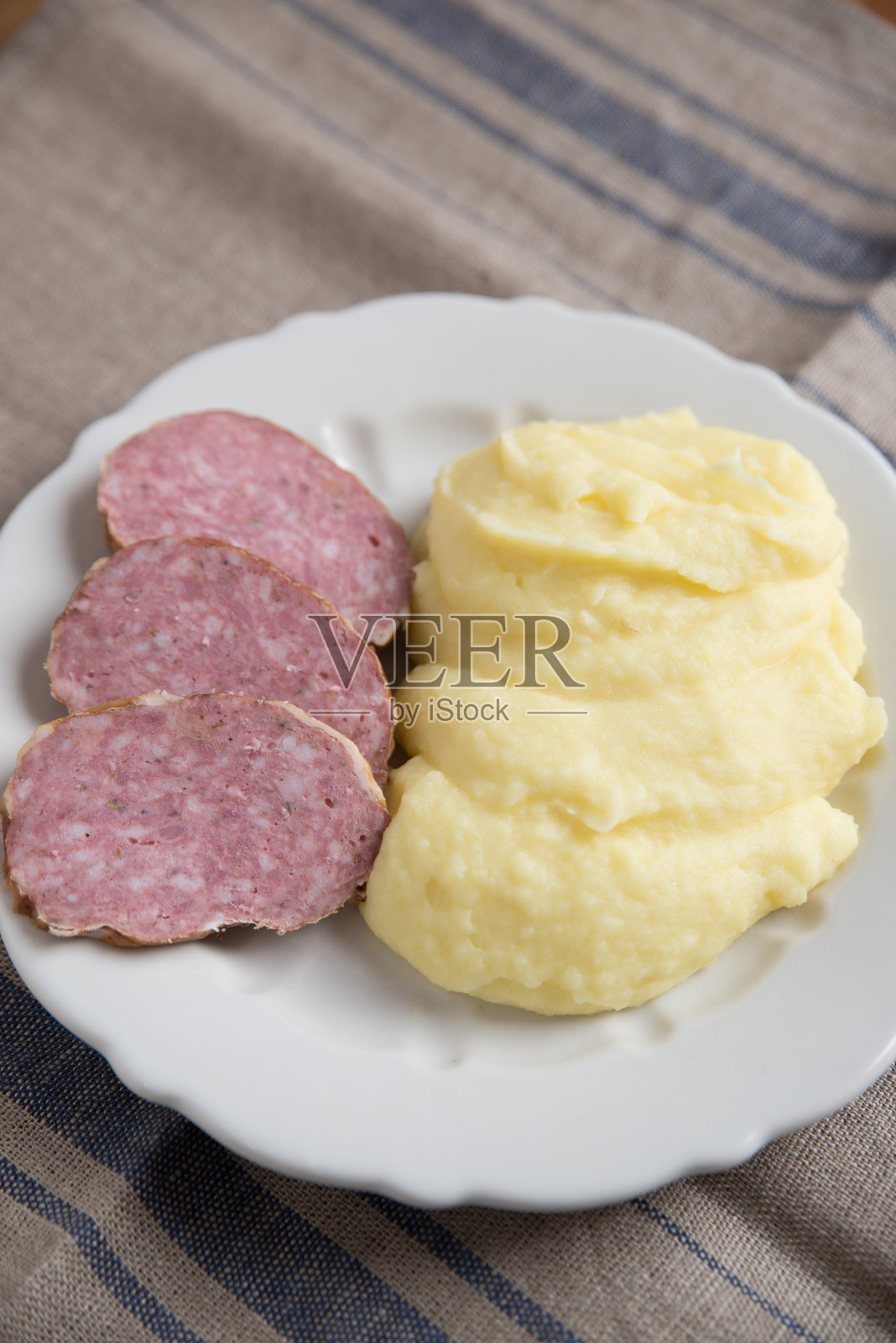 熏猪肉配土豆泥照片摄影图片