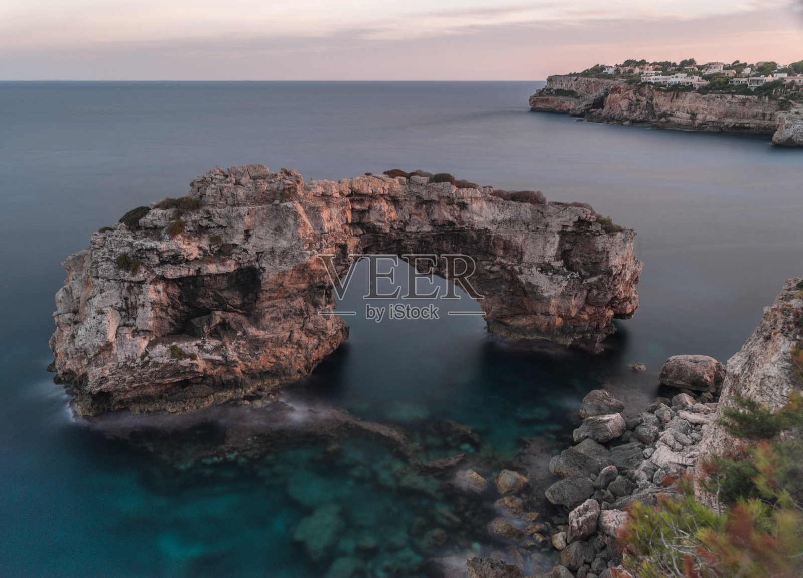 马略卡岛Cala Santanyi的Es Pontas石拱照片摄影图片