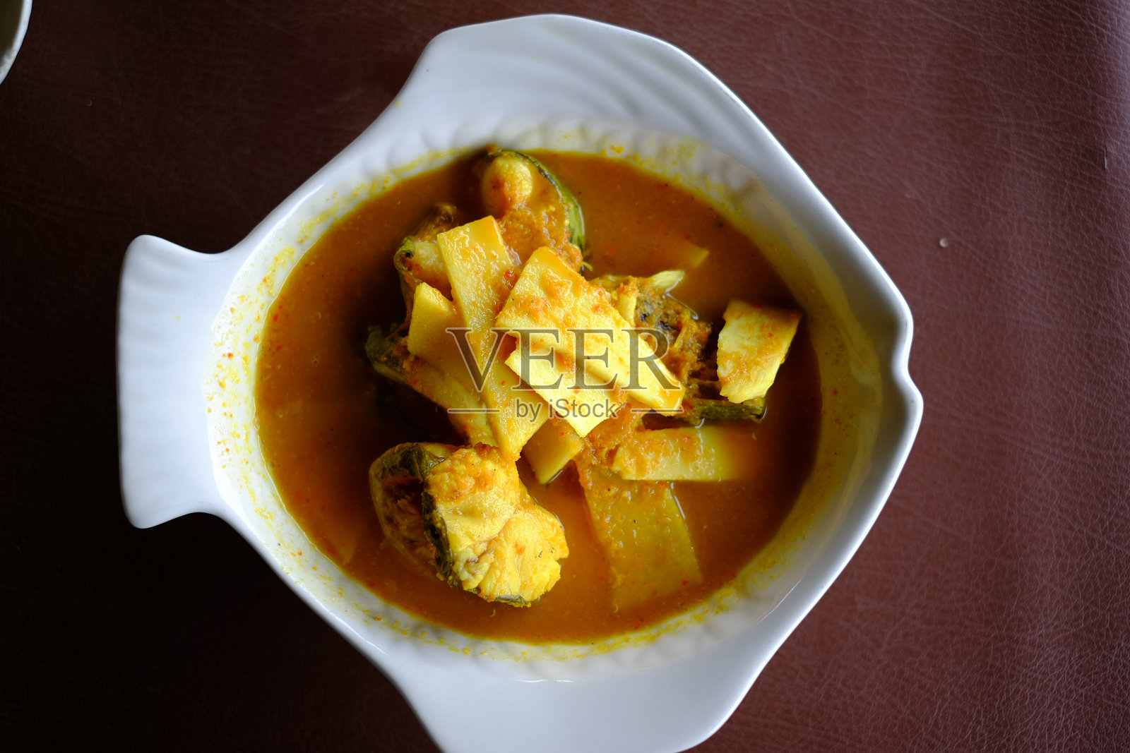 黄咖喱鱼照片摄影图片