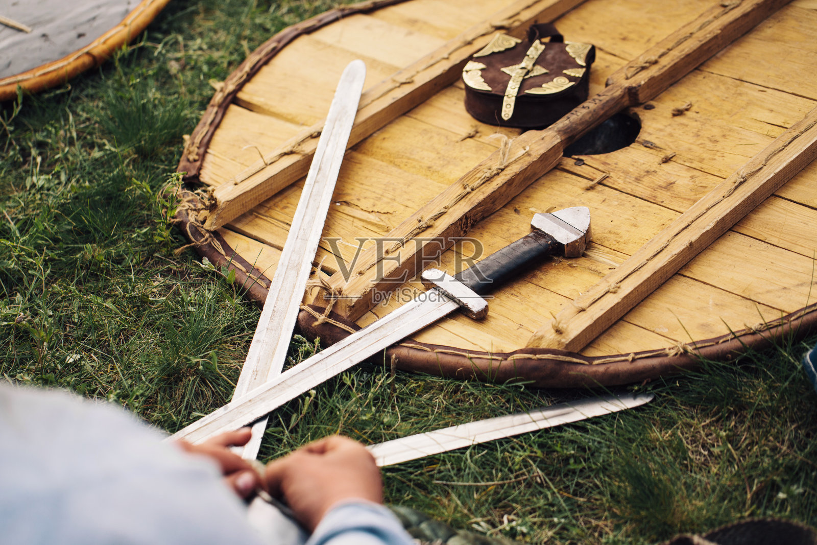 9世纪的斯拉夫战士盔甲照片摄影图片