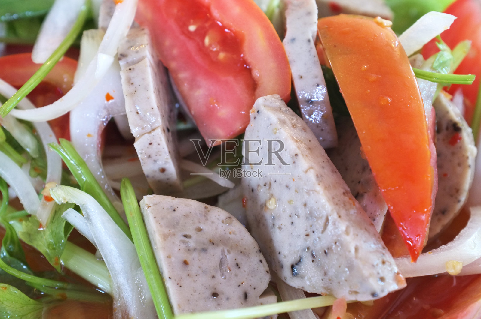 泰国猪肉香肠辣沙拉照片摄影图片