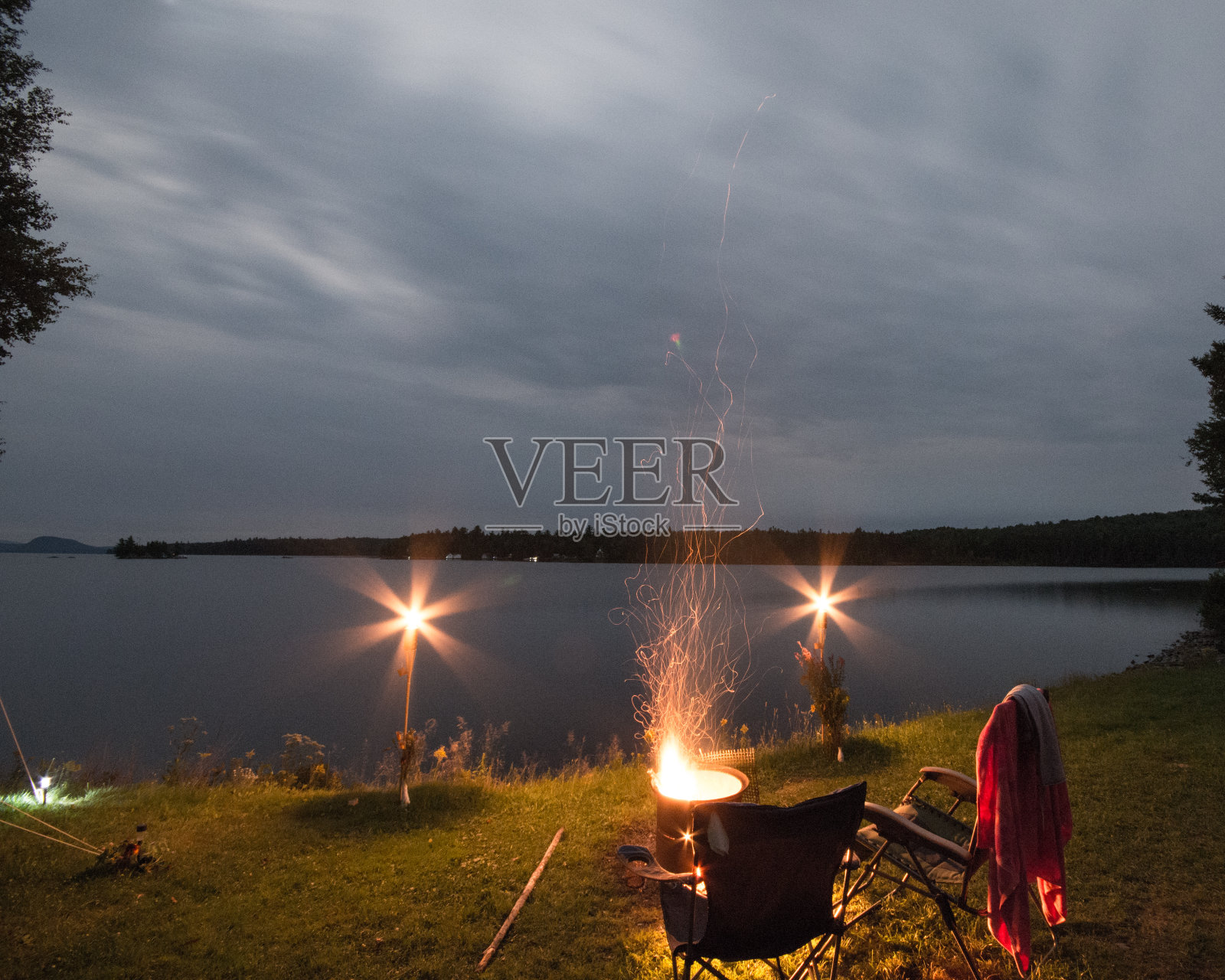夜间营地，缅因穆斯海德湖照片摄影图片