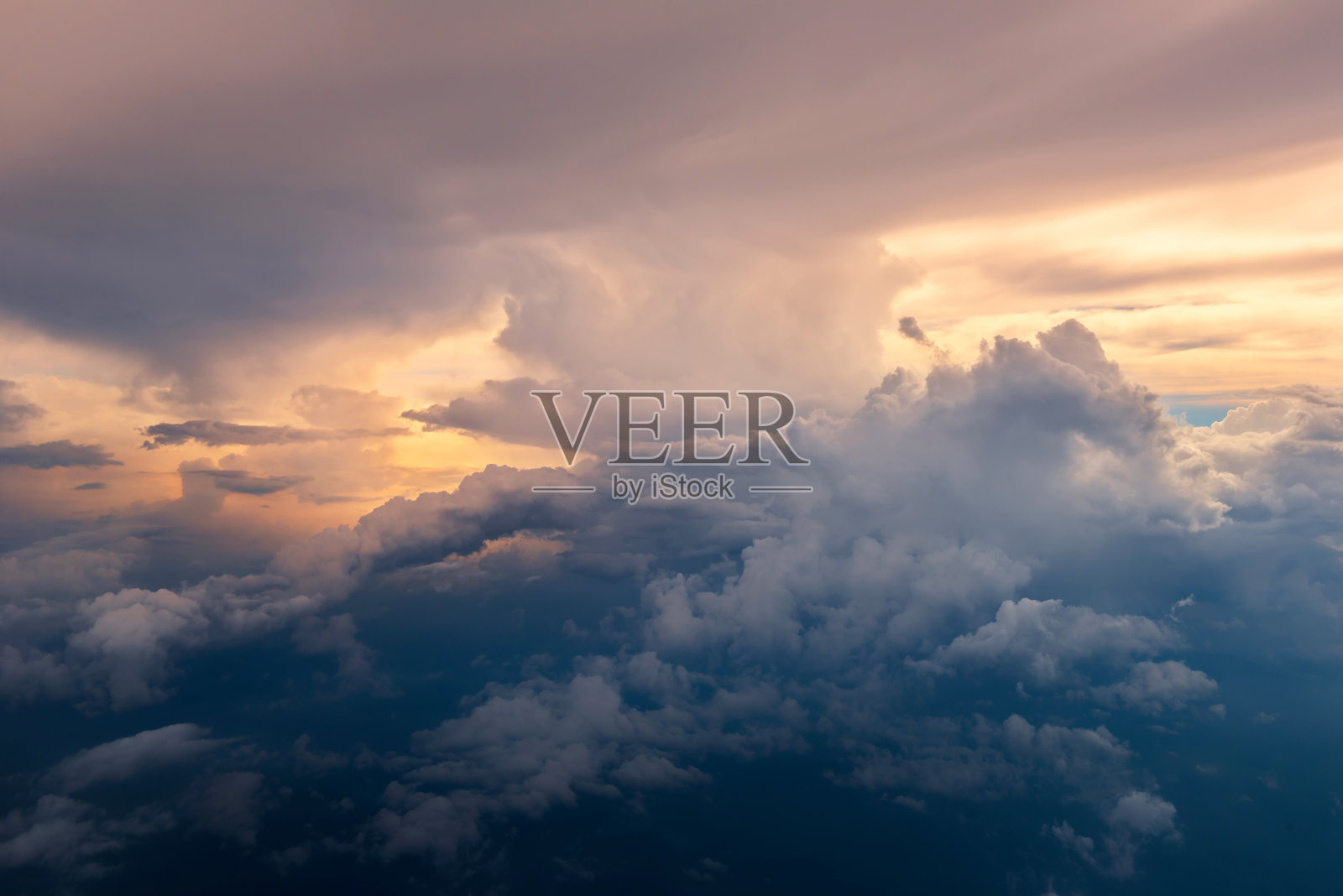 云上飞机照片摄影图片