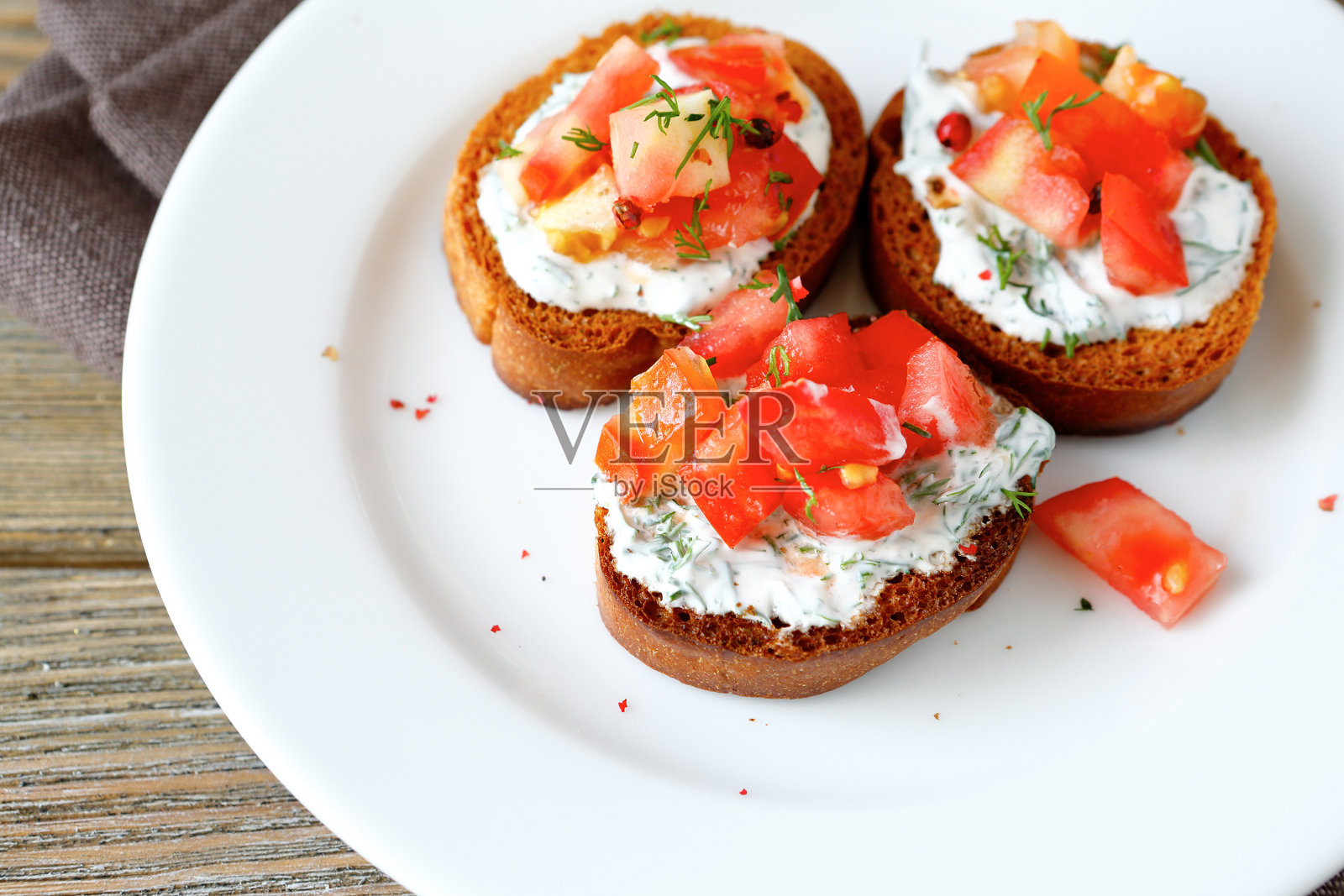 意式烤面包和西红柿照片摄影图片