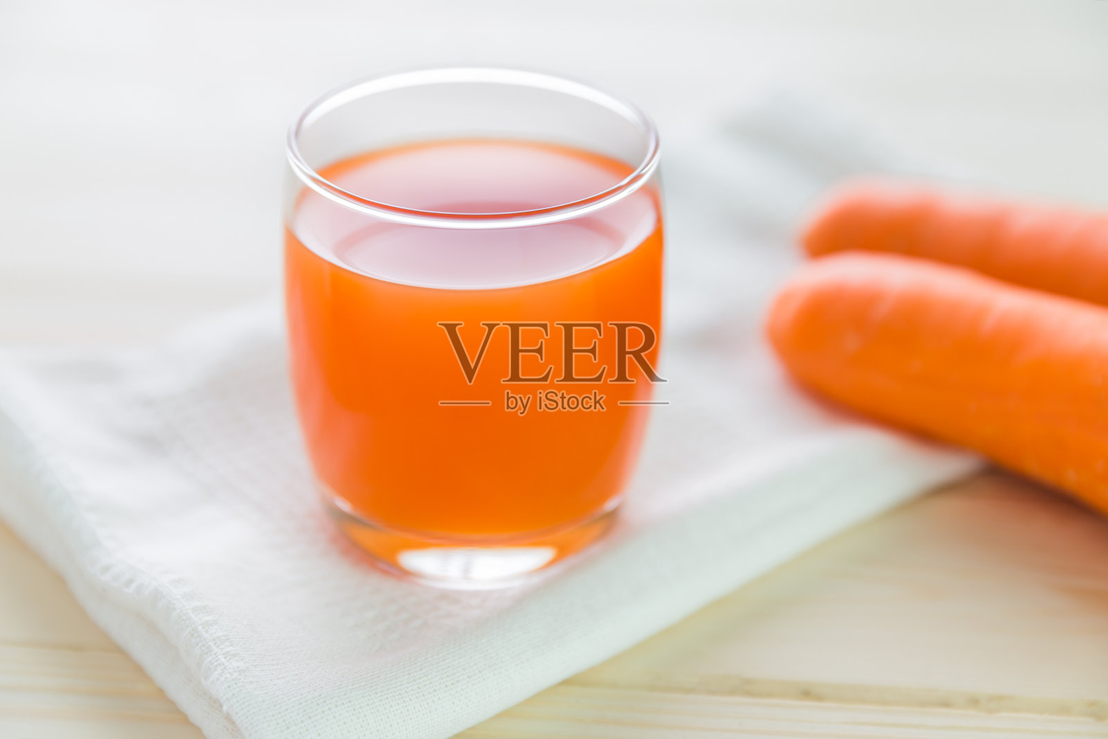 胡萝卜汁和新鲜胡萝卜照片摄影图片