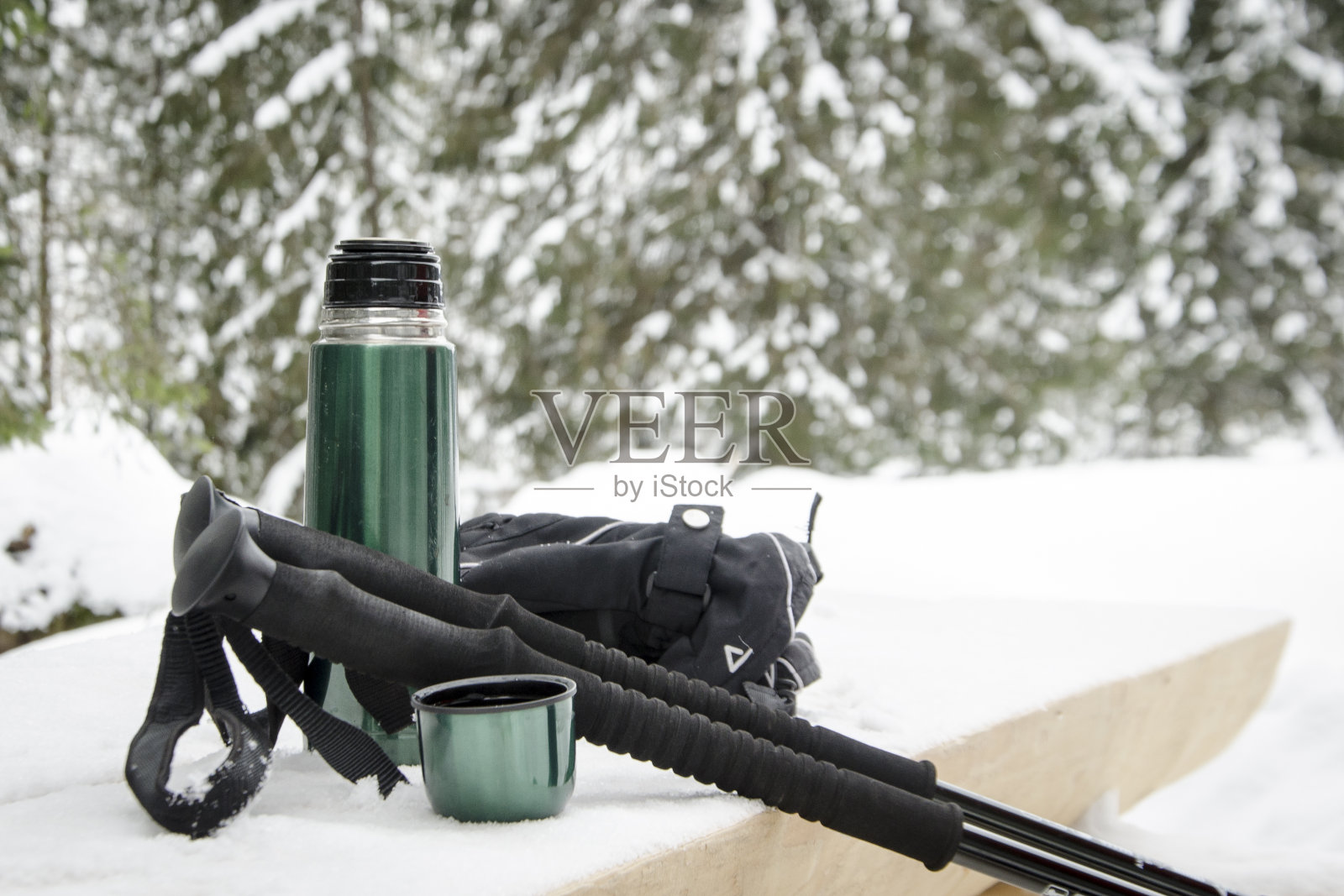 冬季登山北欧行走配件照片摄影图片