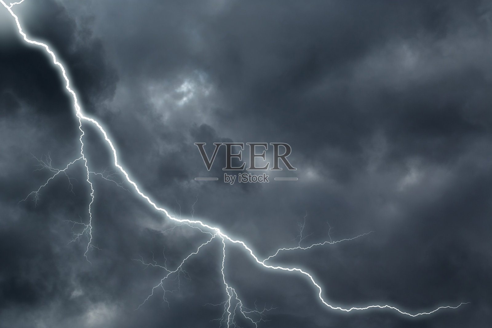 雷暴前的乌云照片摄影图片