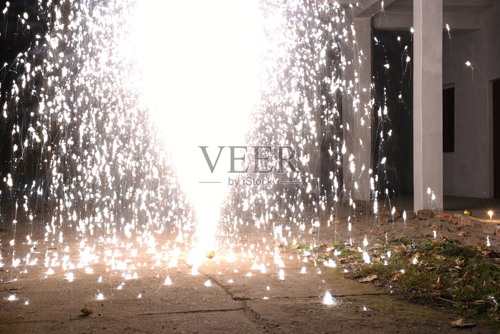 排灯节快乐——放鞭炮照片摄影图片