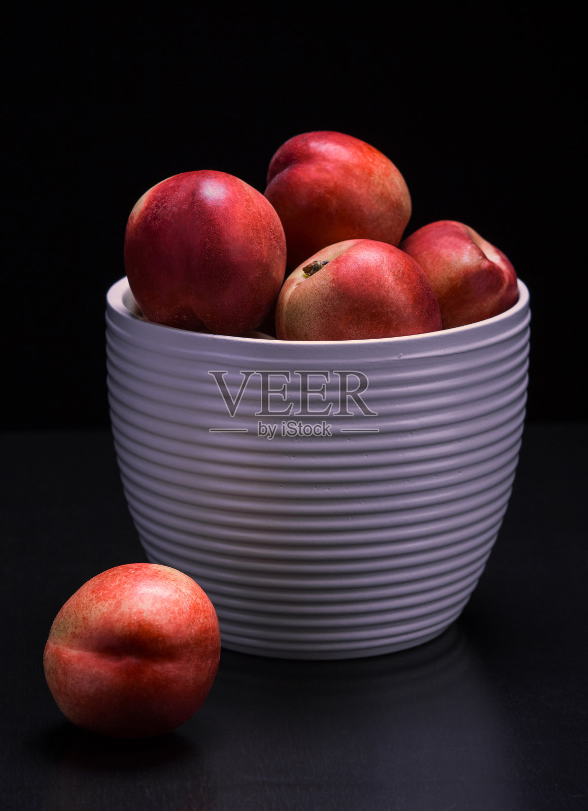 新鲜的桃子照片摄影图片