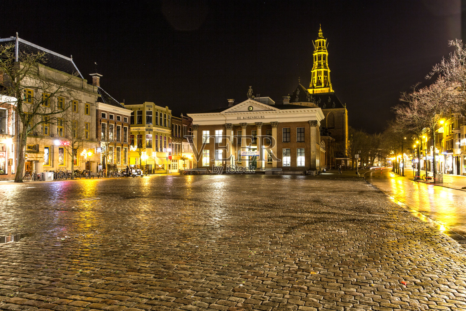 荷兰格罗宁根维斯马克的Korenbeurs一家照片摄影图片