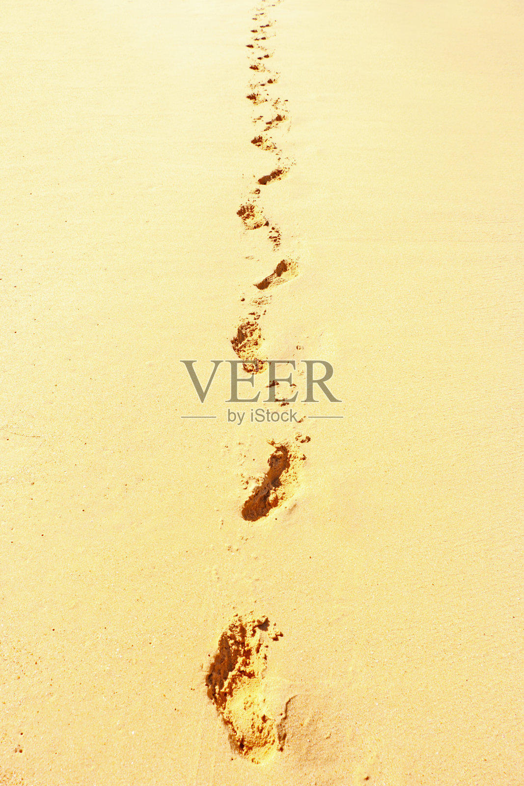 脚步声在沙滩上照片摄影图片