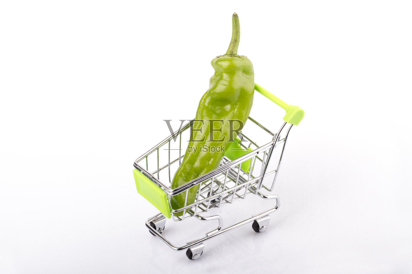 购物车与青椒分离照片摄影图片