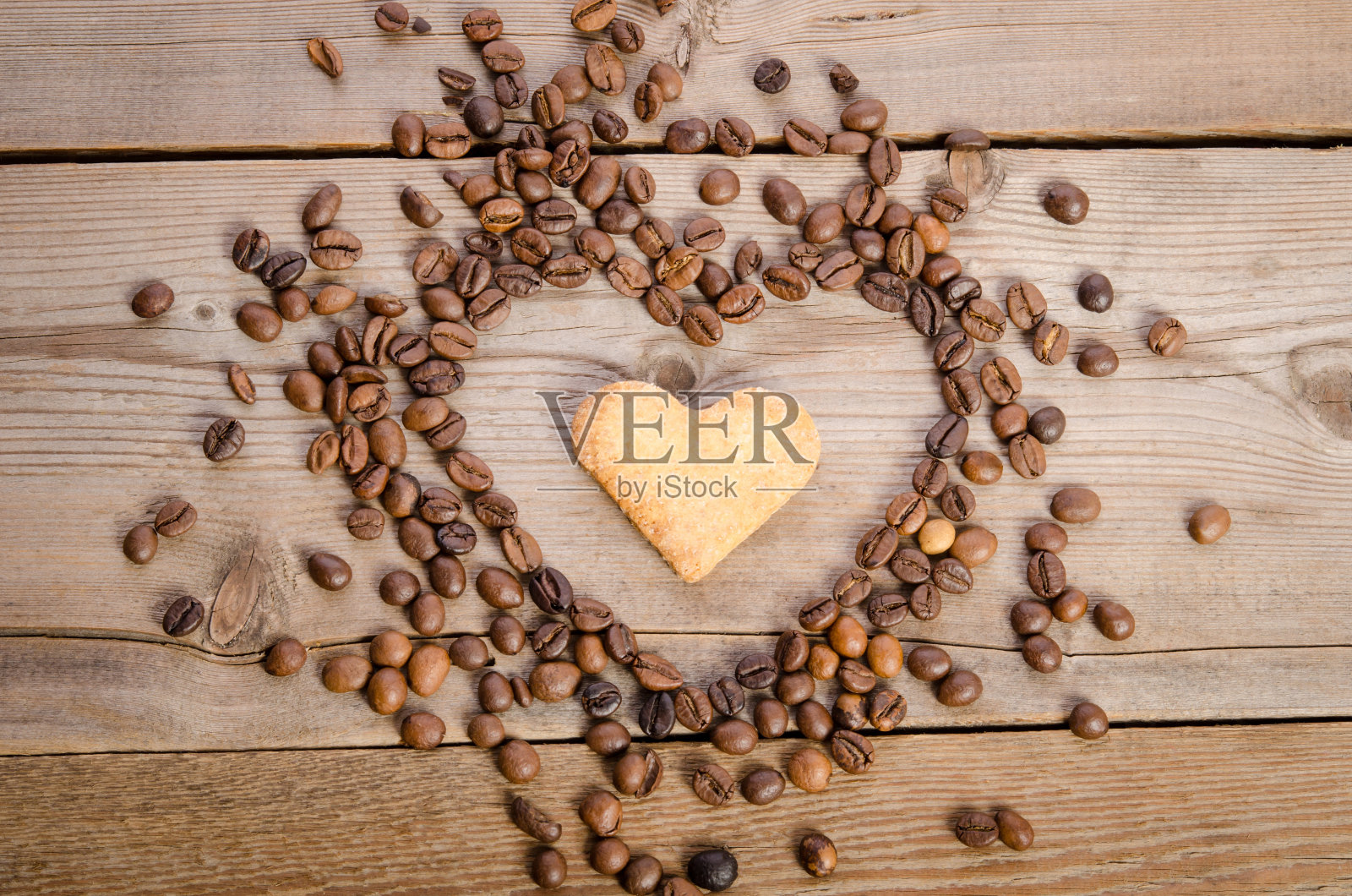 框架-心咖啡豆和饼干-心在里面照片摄影图片