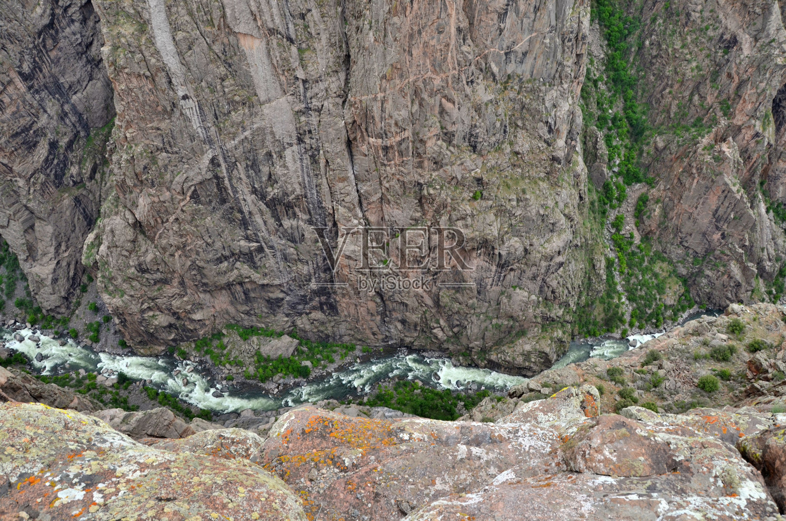 峭壁和河照片摄影图片