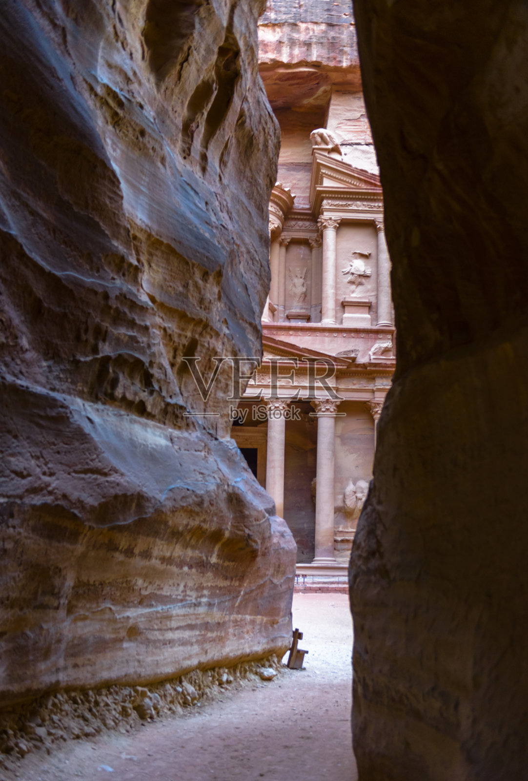 从蛇道看到的卡兹尼神殿（宝库）照片摄影图片