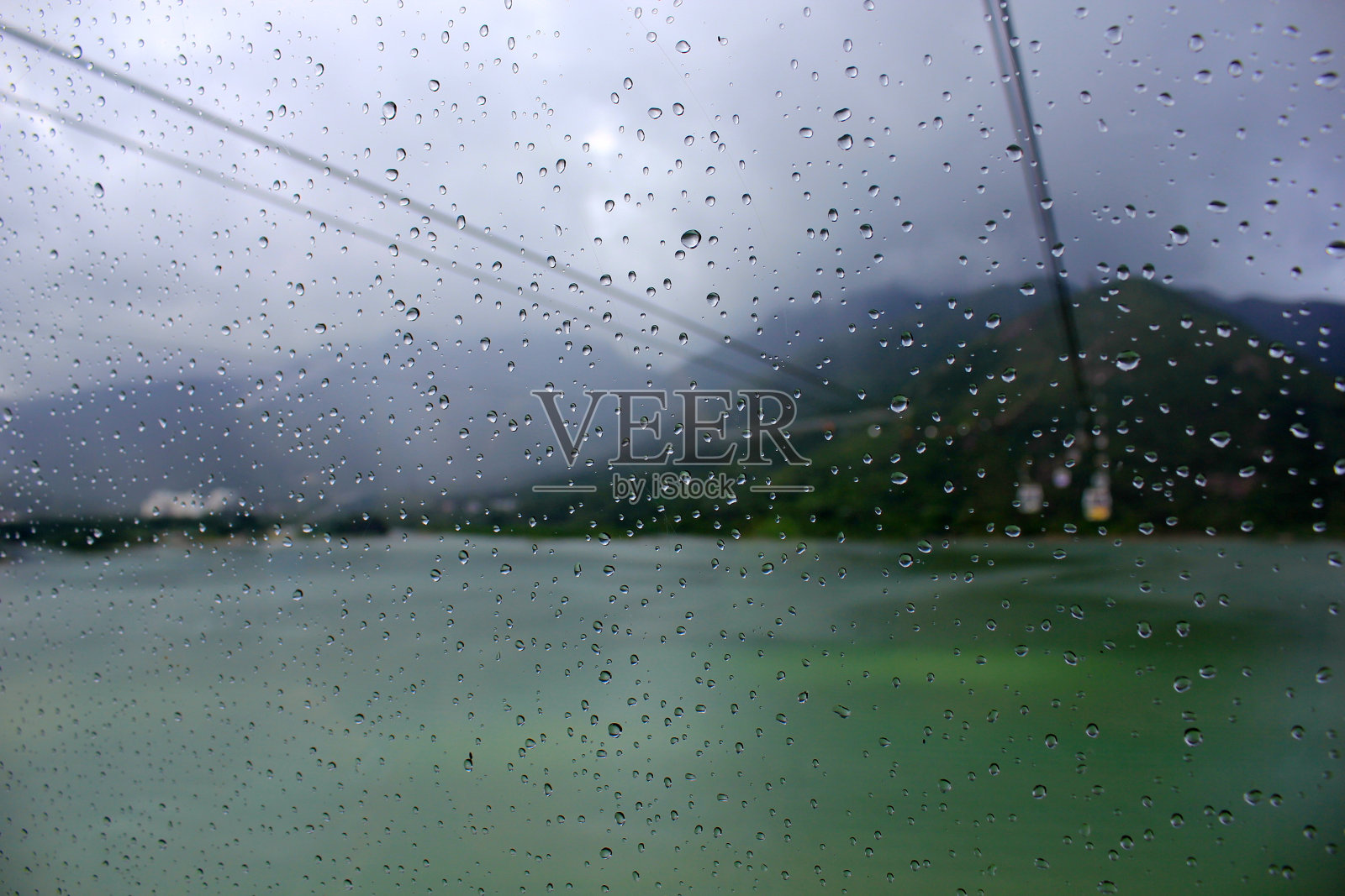 在香港农坪缆车上保持干燥照片摄影图片