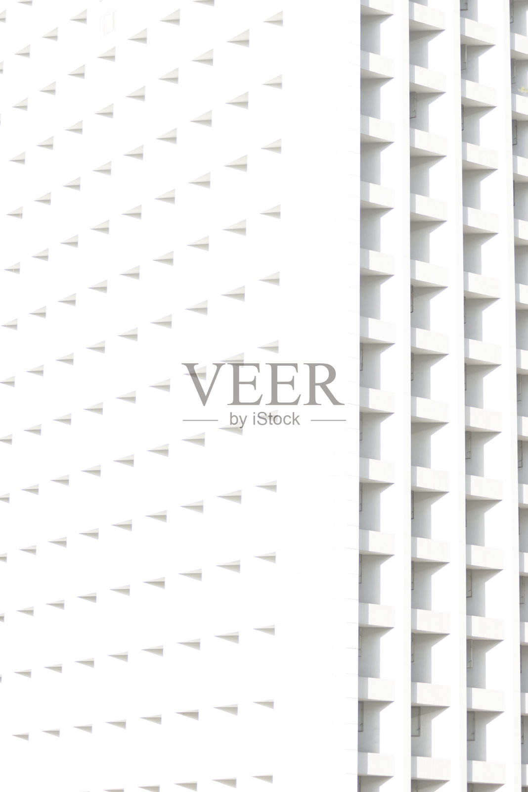 白色的建筑在下午照片摄影图片