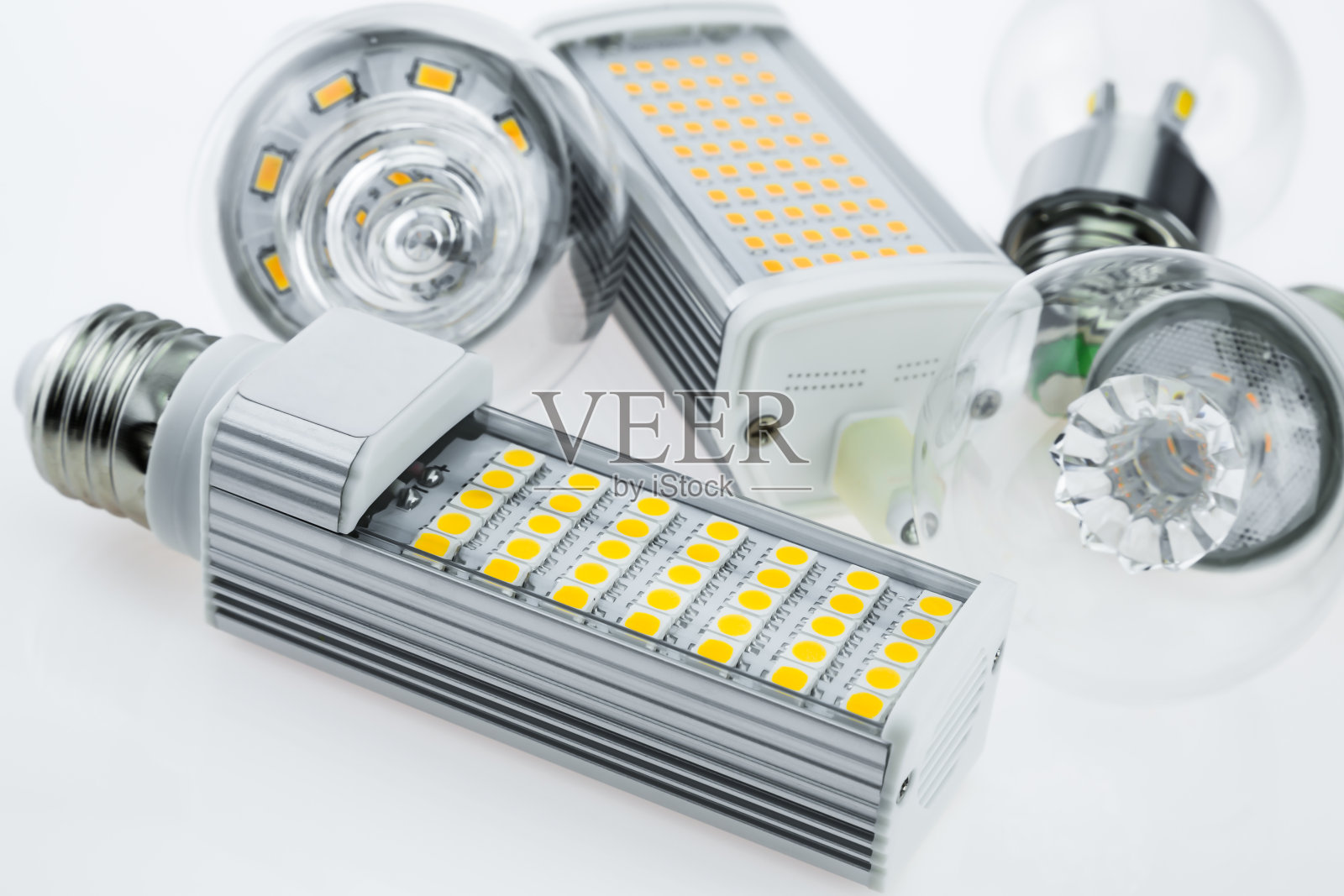 LED灯泡非标准和经典的钨丝灯泡形状照片摄影图片