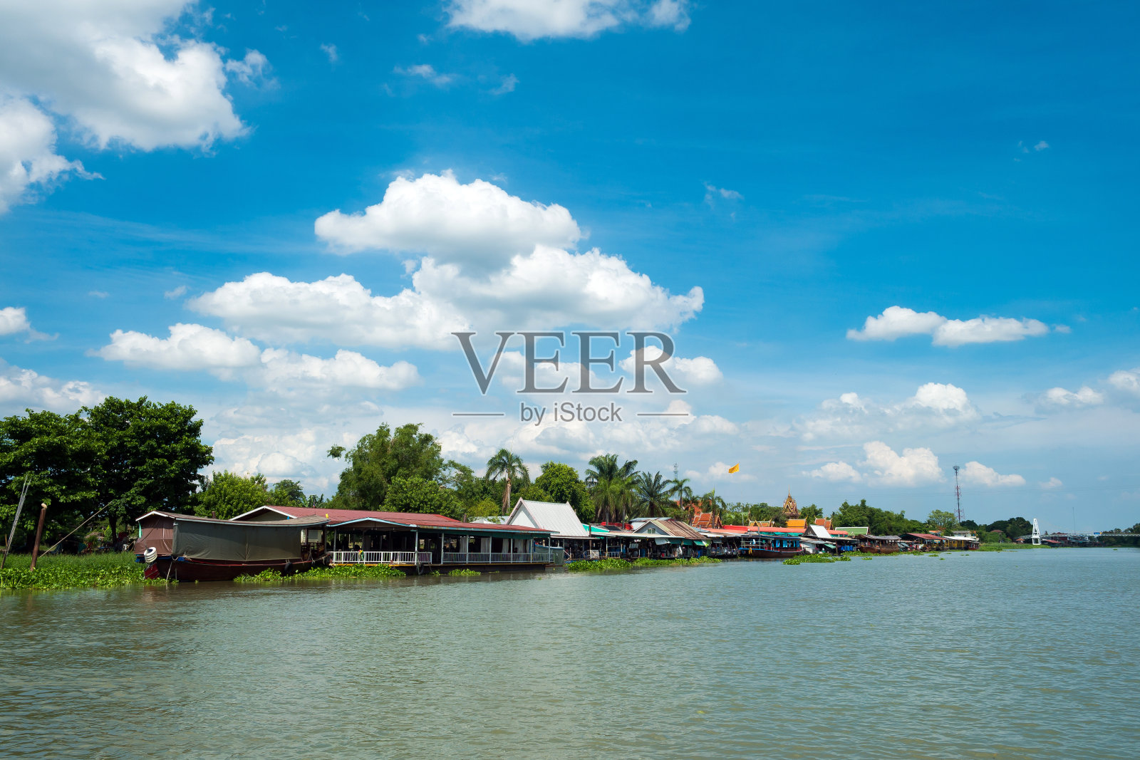 河滨的亚洲住宅生活方式照片摄影图片