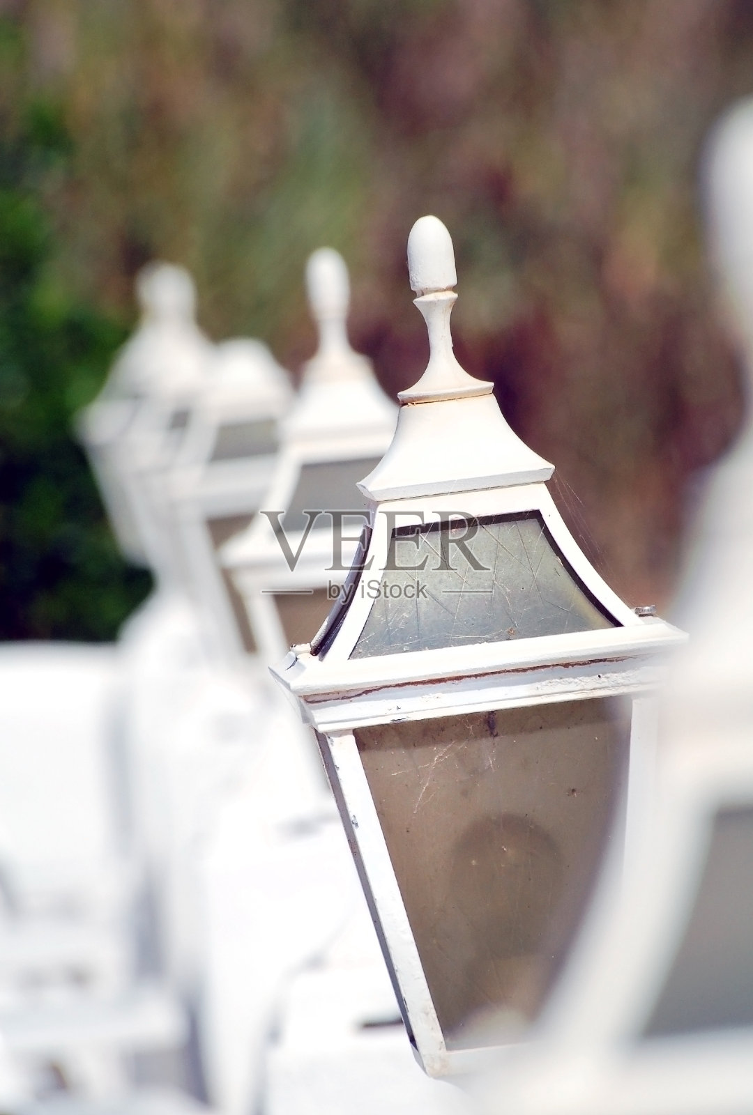 玻璃灯笼靠近了露台照片摄影图片