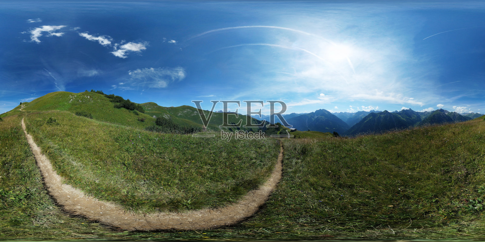 360°球面全景:高山草地上的小径照片摄影图片